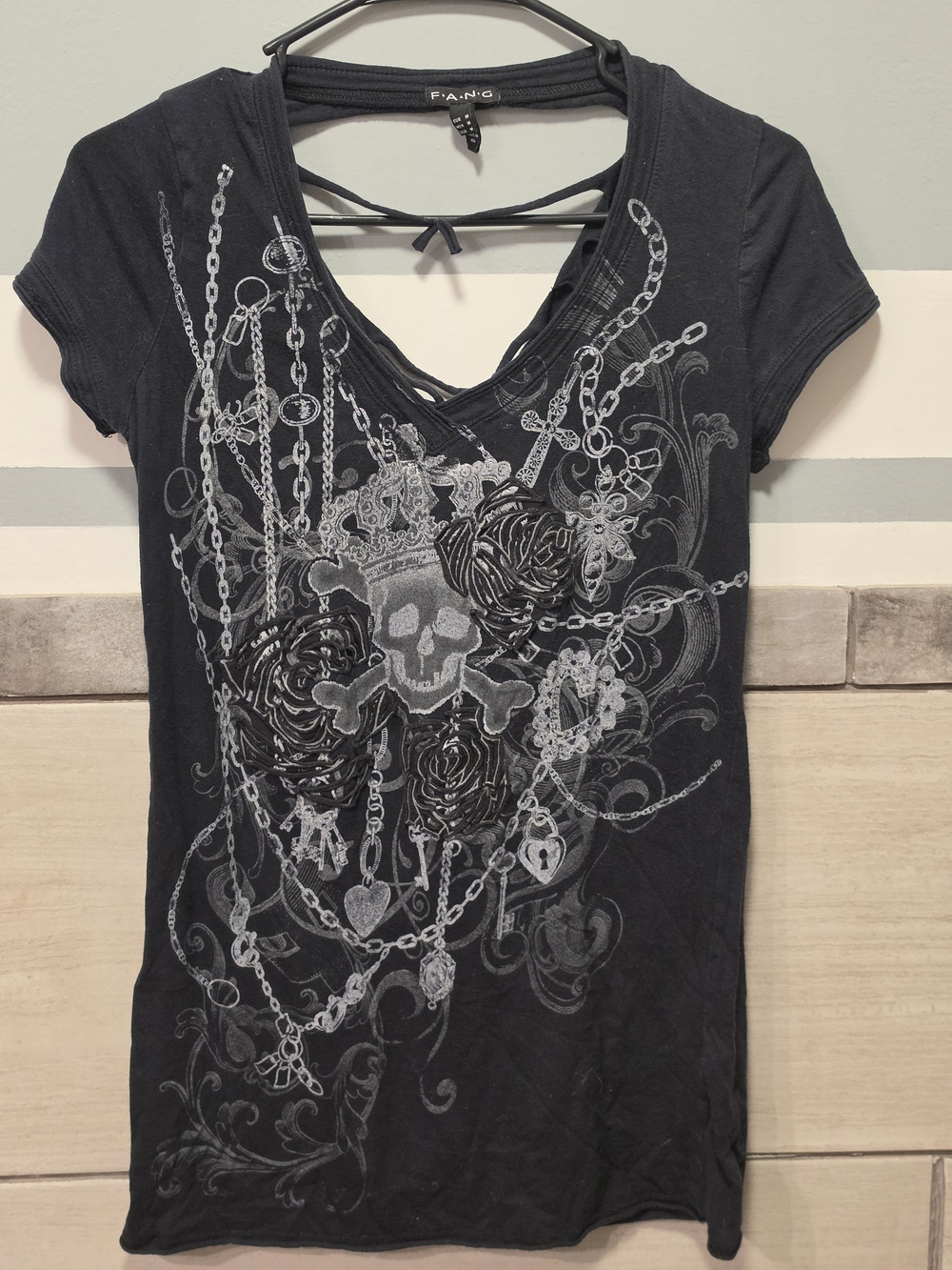 FANG Y2K Black Graphic V‑Neck Tee with Skull & Chain Design